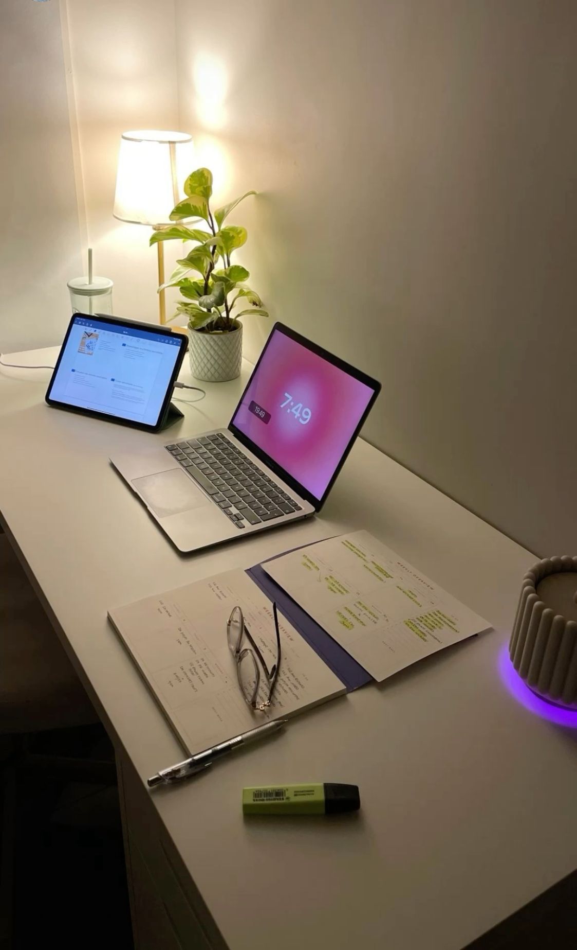 pink study aesthetic