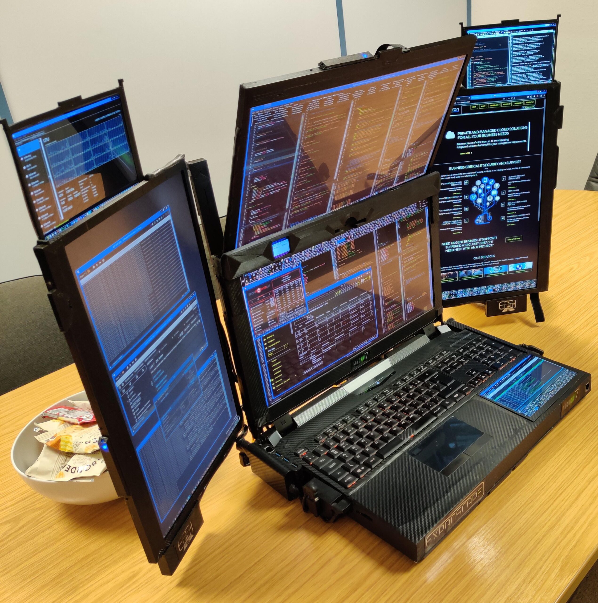 This is the Aurora 7 and it’s the world’s first 7-screen laptop | TechNave